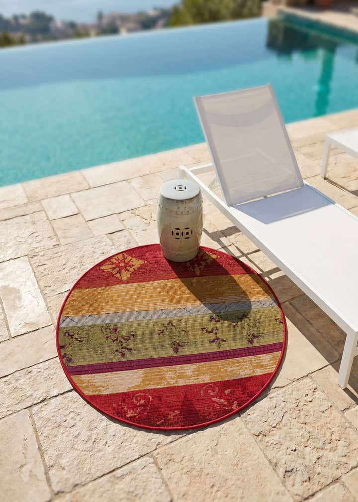 2' 7 x 2' 7 Easy-Clean Modern Indoor / Outdoor Round Rug
