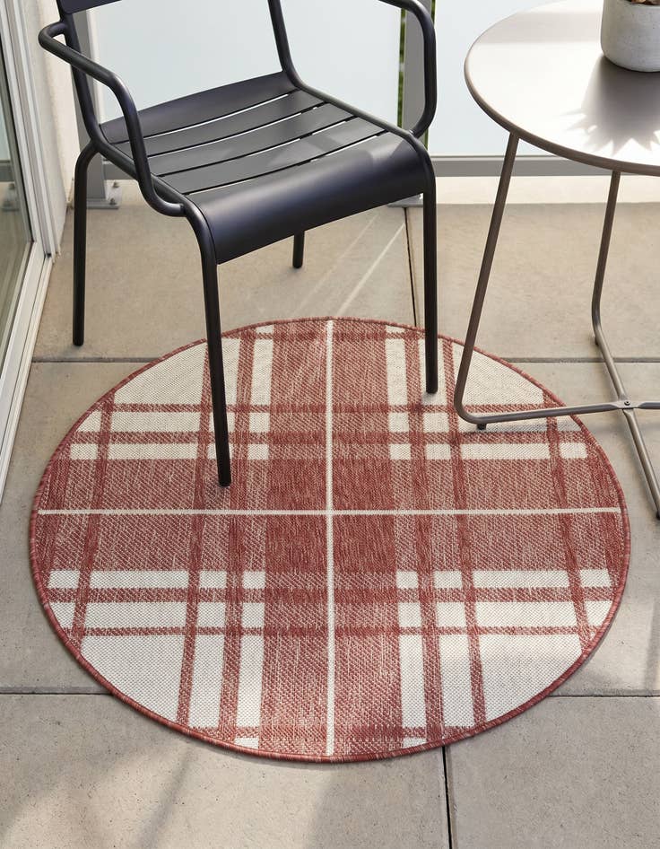 Detail image of 3' x 3' Easy-Clean Checkered Indoor / Outdoor Round Rug
