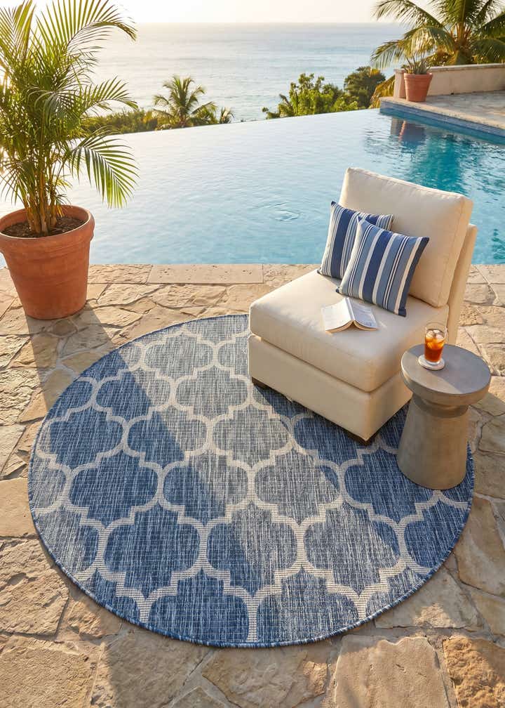 5' 3 x 5' 3 Easy-Clean Trellis Indoor / Outdoor Round Rug