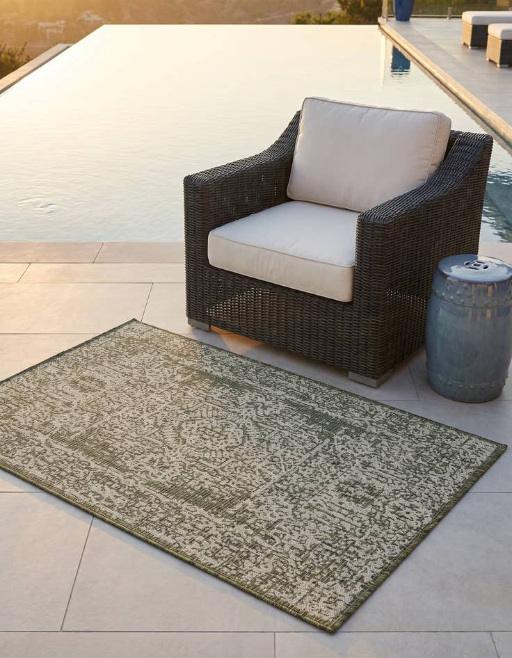 Detail image of 3' x 5' 3 Easy-Clean Traditional Indoor / Outdoor Rug