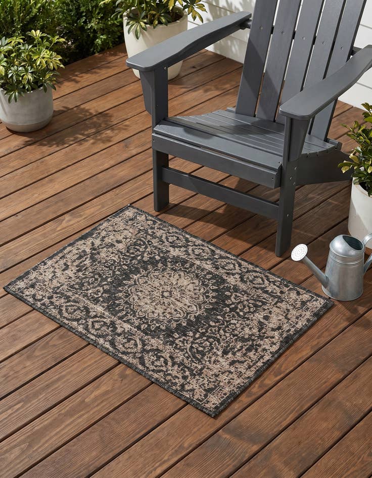 Detail image of 2' x 3' Easy-Clean Traditional Indoor / Outdoor Rug
