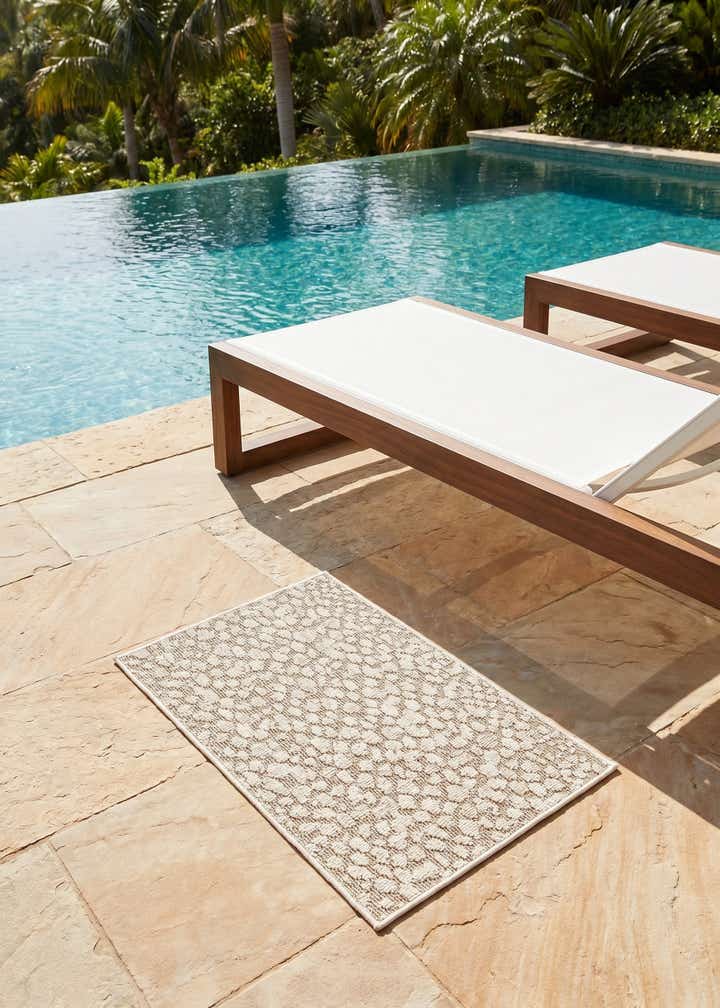 2' x 3' 1 Easy-Clean Safari Indoor / Outdoor Rug