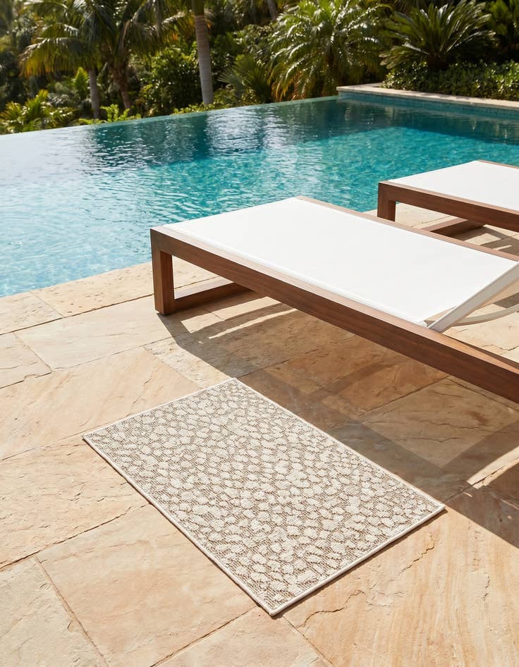 Detail image of 2' x 3' 1 Easy-Clean Safari Indoor / Outdoor Rug