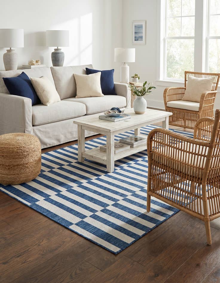 Detail image of 6' x 9' Easy-Clean Ribbon Indoor / Outdoor Rug