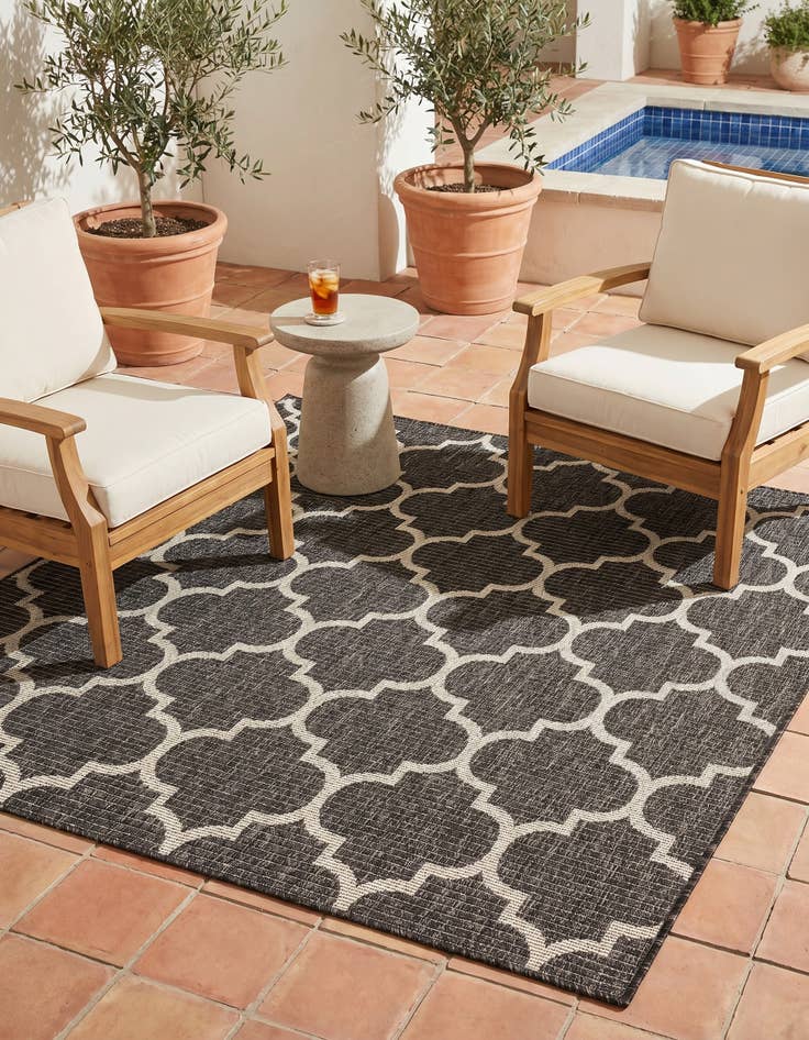 Detail image of 6' x 6' Easy-Clean Trellis Indoor / Outdoor Square Rug