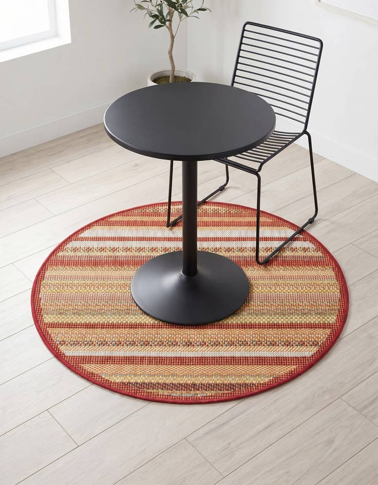 Detail image of 3' 3 x 3' 3 Easy-Clean Baja Indoor / Outdoor Round Rug