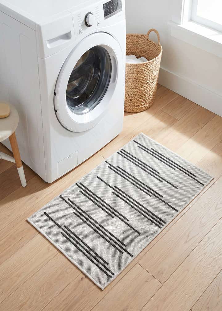 2' x 3' Easy-Clean Modern Indoor / Outdoor Rug