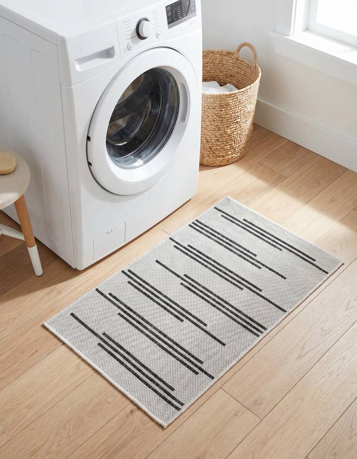 Detail image of 2' x 3' Easy-Clean Modern Indoor / Outdoor Rug