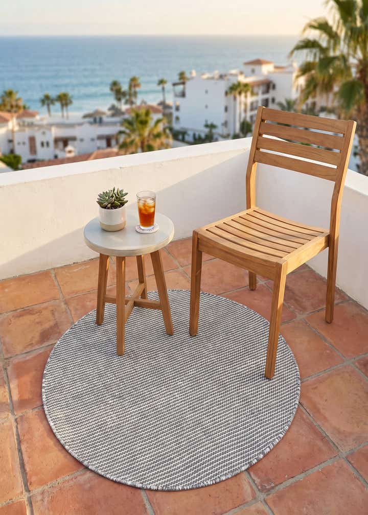 3' 3 x 3' 3 Easy-Clean Jill Zarin Palm Springs Indoor / Outdoor Round Rug