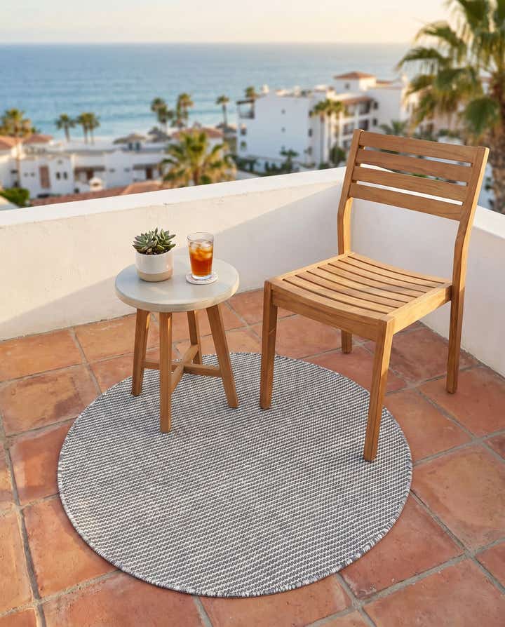3' 3 x 3' 3 Easy-Clean Jill Zarin Palm Springs Indoor / Outdoor Round Rug