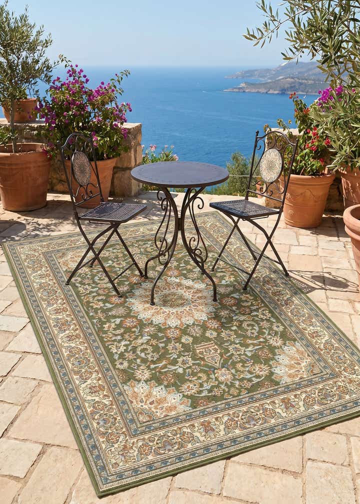 4' 1 x 6' 1 Easy-Clean Traditional Indoor / Outdoor Rug
