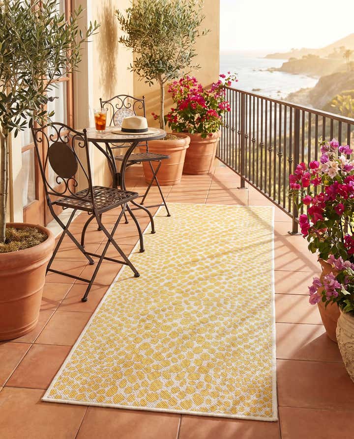 2' x 6' Easy-Clean Jill Zarin Cape Town Indoor / Outdoor Runner Rug