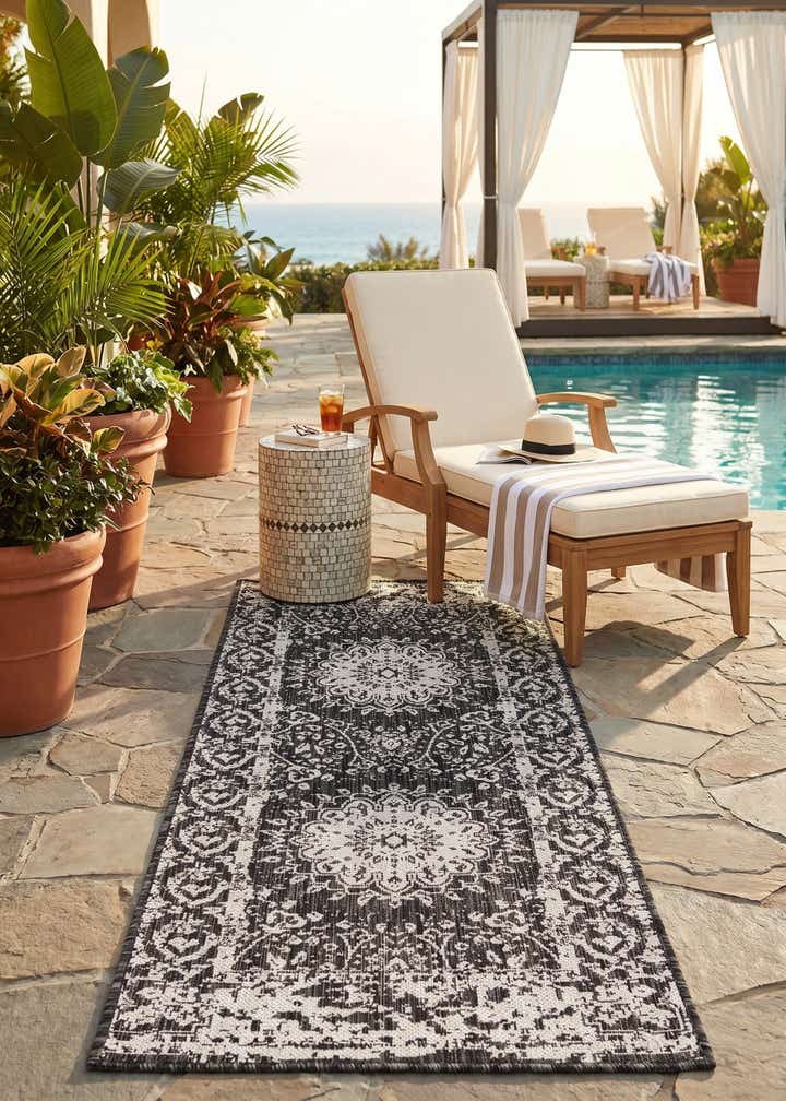 2' x 5' 3 Easy-Clean Traditional Indoor / Outdoor Runner Rug
