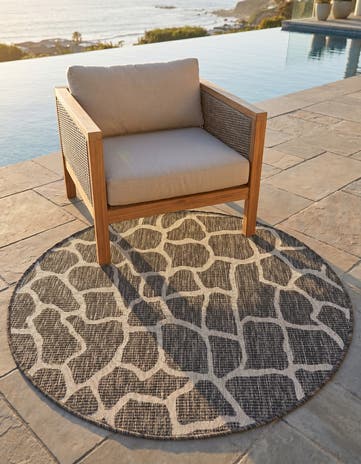Charcoal Gray Easy-Clean Safari Indoor / Outdoor Round Rug