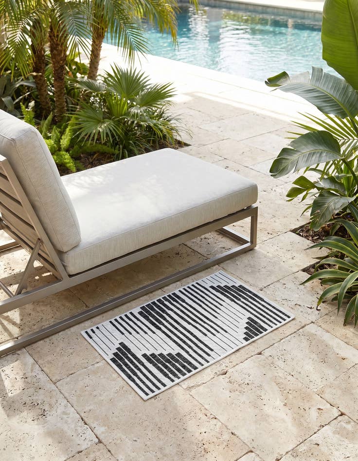 Detail image of 2' x 3' Easy-Clean Modern Indoor / Outdoor Rug