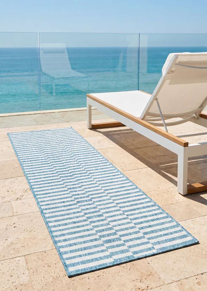 2' x 6' Easy-Clean Striped Indoor / Outdoor Runner Rug