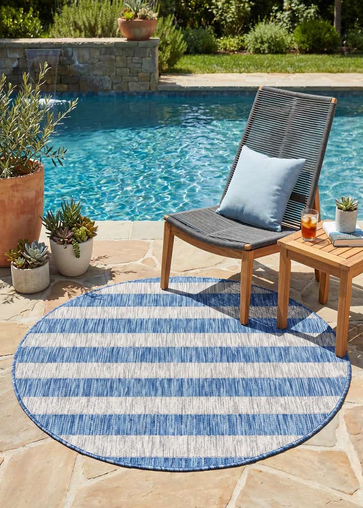 4' x 4' Easy-Clean Ribbon Indoor / Outdoor Round Rug