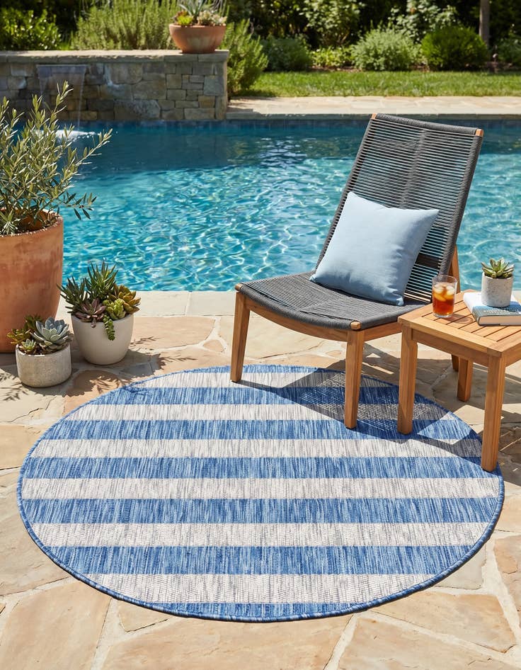Detail image of 4' x 4' Easy-Clean Ribbon Indoor / Outdoor Round Rug