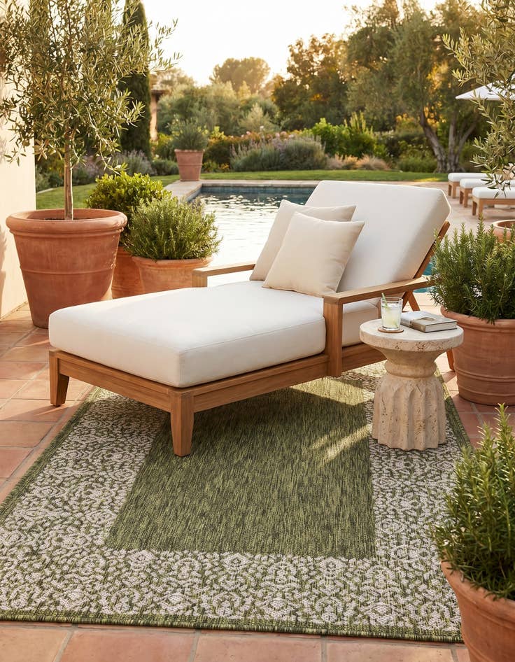 Detail image of 3' x 5' 3 Easy-Clean Border Indoor / Outdoor Rug