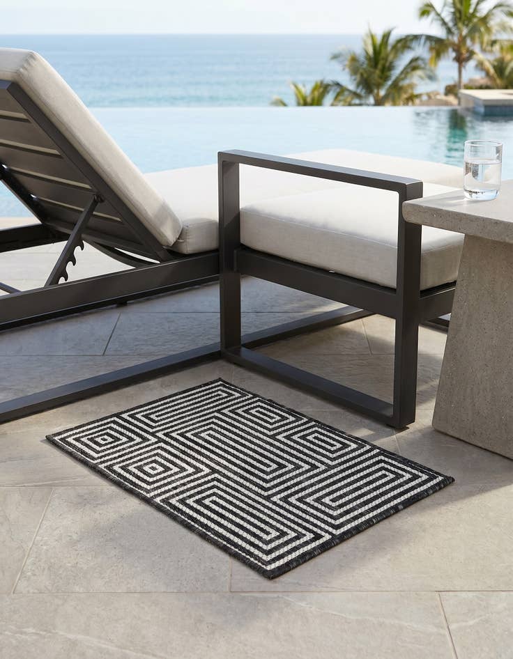 Detail image of 2' x 3' Easy-Clean Modern Indoor / Outdoor Rug