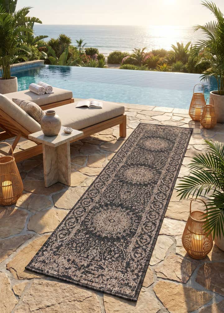 2' x 8' Easy-Clean Traditional Indoor / Outdoor Runner Rug