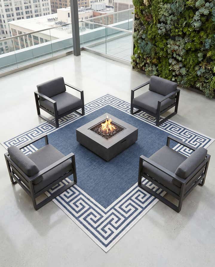 7' 10 x 7' 10 Easy-Clean Coastal Indoor / Outdoor Square Rug