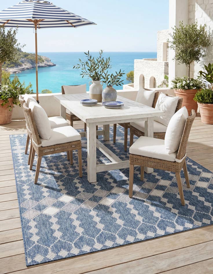 Detail image of 7' 10 x 11' Easy-Clean Trellis Indoor / Outdoor Rug