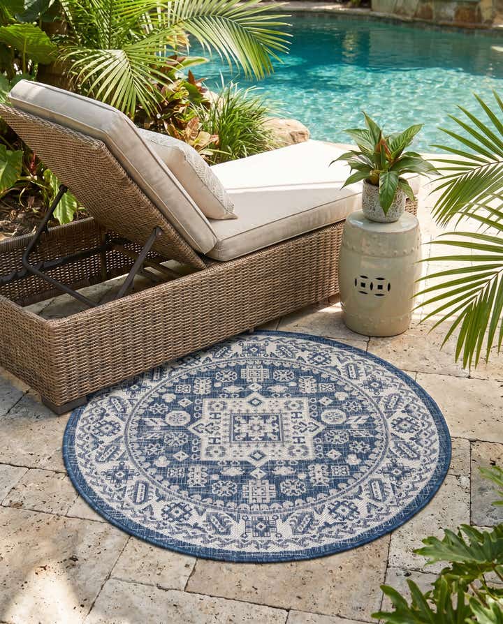 3' x 3' Easy-Clean Aztec Indoor / Outdoor Round Rug