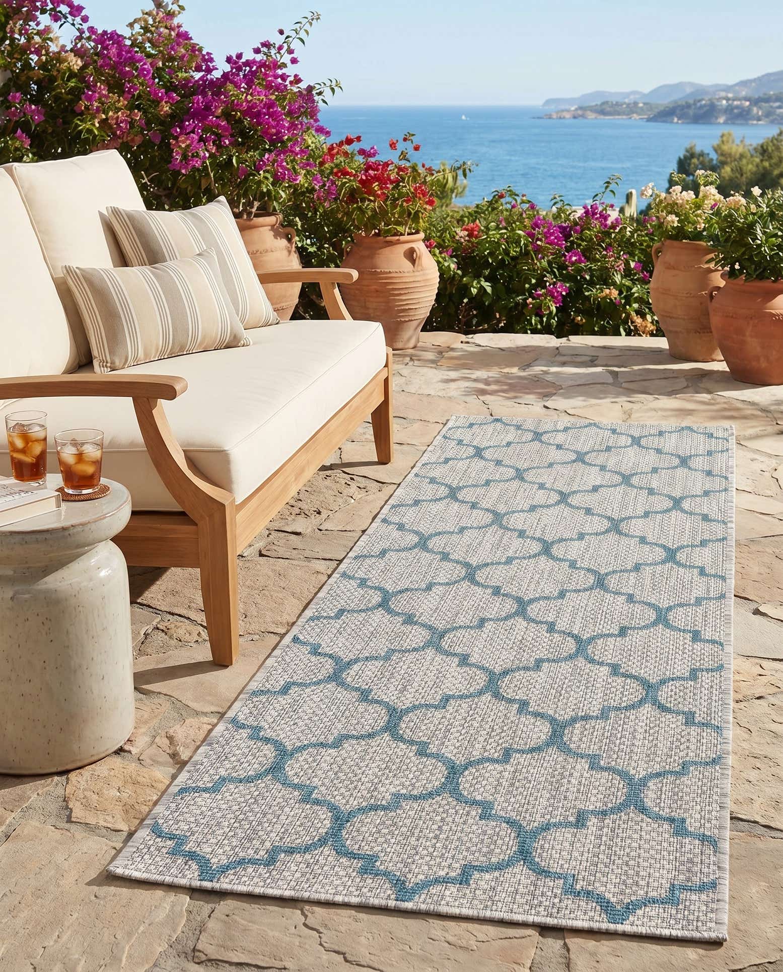 2' x 6' Easy-Clean Trellis Indoor / Outdoor Runner Rug