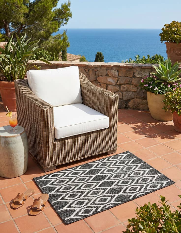 Detail image of 2' x 3' Easy-Clean Jill Zarin Turks and Caicos Indoor / Outdoor Rug