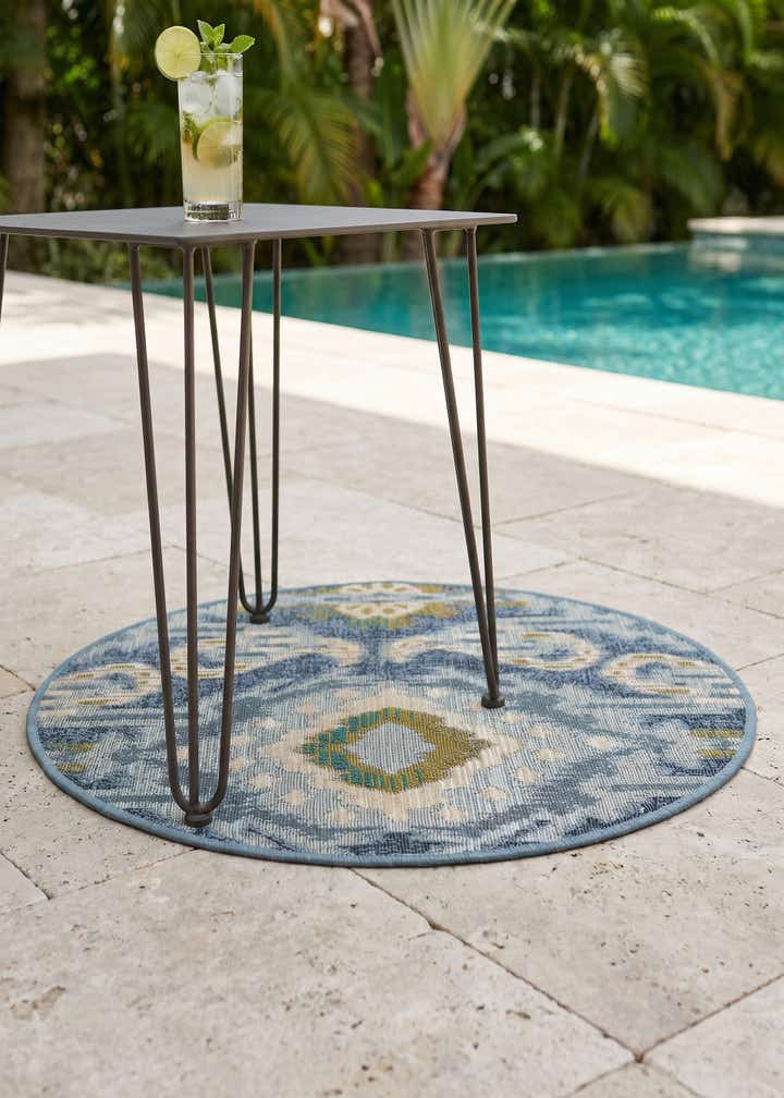 2' 7 x 2' 7 Easy-Clean Modern Indoor / Outdoor Round Rug