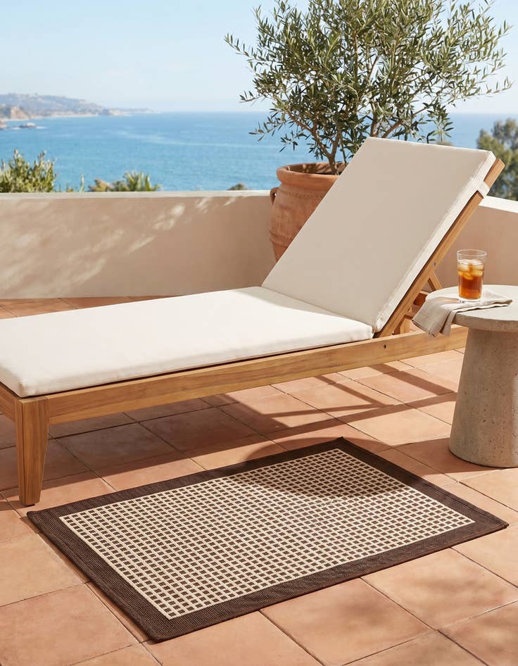 Detail image of 2' x 3' Easy-Clean Border Indoor / Outdoor Rug