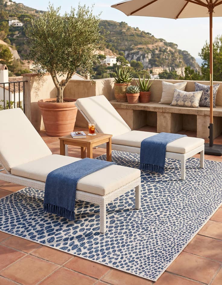 Detail image of 5' 3 x 8' Easy-Clean Jill Zarin Cape Town Indoor / Outdoor Rug