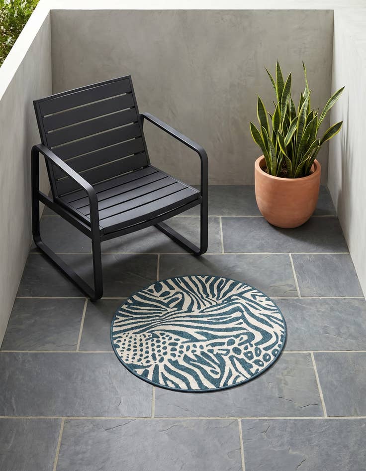 Detail image of 3' x 3' Easy-Clean Safari Indoor / Outdoor Round Rug
