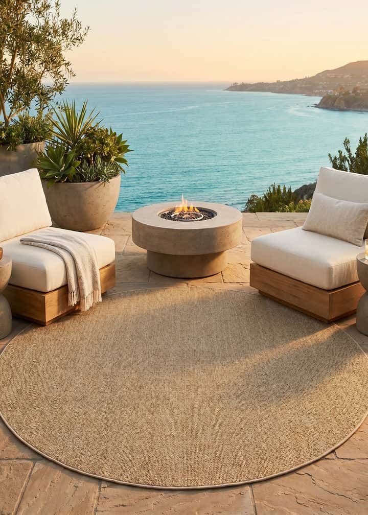 7' 10 x 7' 10 Easy-Clean Solid Indoor / Outdoor Round Rug