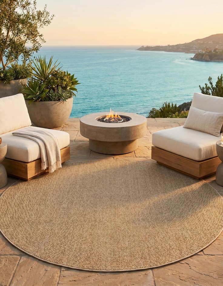 Detail image of 7' 10 x 7' 10 Easy-Clean Solid Indoor / Outdoor Round Rug