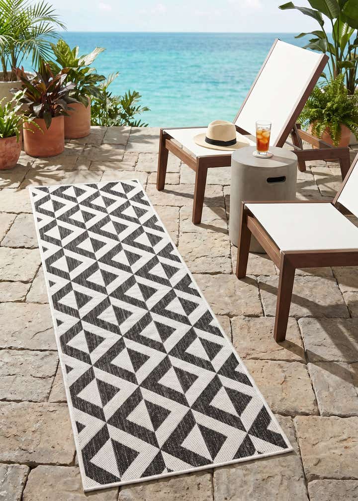 2' x 7' Easy-Clean Jill Zarin Napa Indoor / Outdoor Runner Rug
