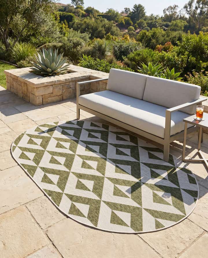 5' 3 x 8' Easy-Clean Jill Zarin Napa Indoor / Outdoor Oval Rug