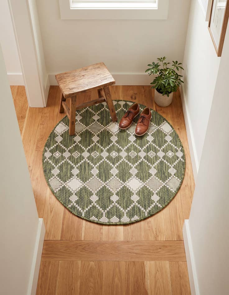 Detail image of 3' x 3' Easy-Clean Lattice Indoor / Outdoor Round Rug