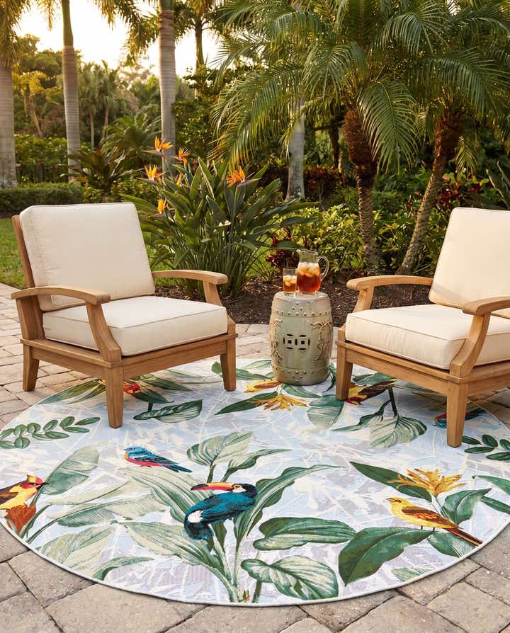 7' 10 x 7' 10 Easy-Clean Botanical Indoor / Outdoor Round Rug