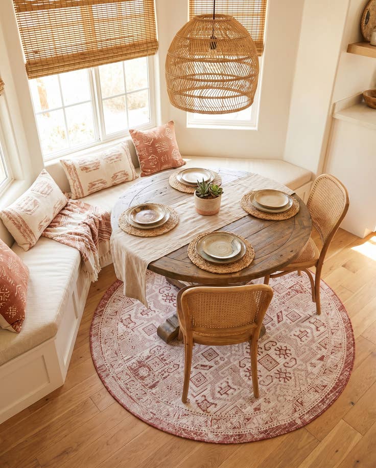 Detail image of 5' 3 x 5' 3 Easy-Clean Aztec Indoor / Outdoor Round Rug
