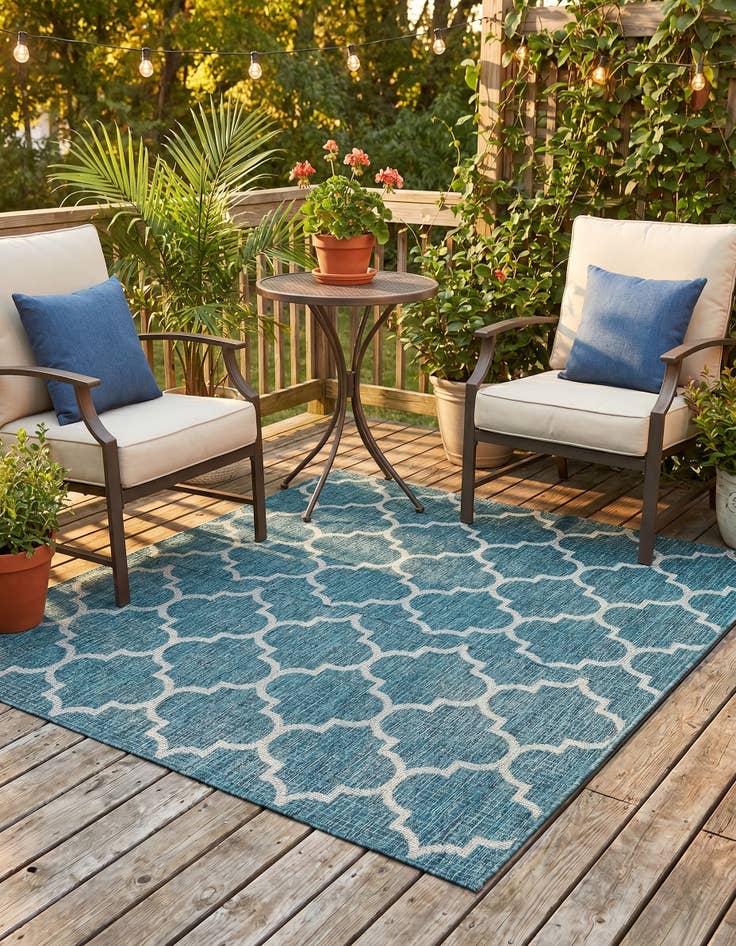 Detail image of 6' x 6' Easy-Clean Lattice Indoor / Outdoor Square Rug