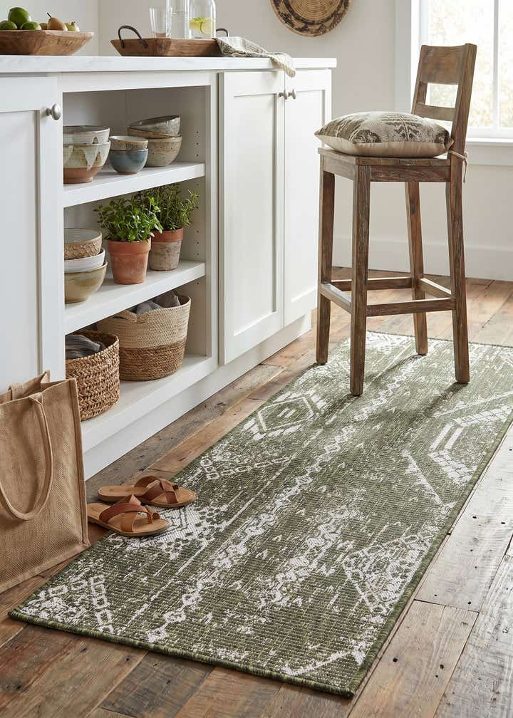2' x 6' Easy-Clean Bohemian Indoor / Outdoor Runner Rug