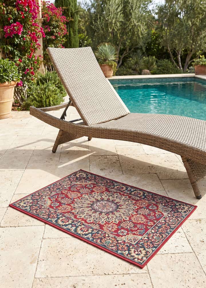 2' x 3' 1 Easy-Clean Traditional Indoor / Outdoor Rug