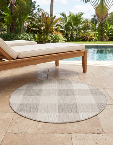 Gray Easy-Clean Checkered Indoor / Outdoor Round Rug