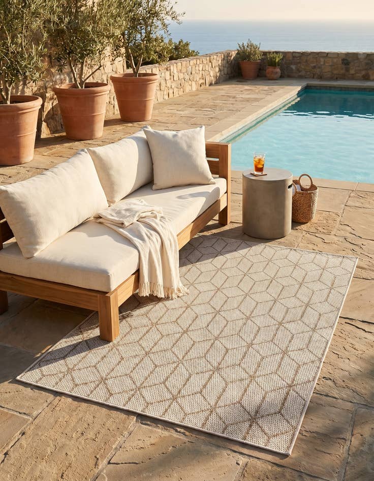 Detail image of 4' 1 x 6' 1 Easy-Clean Lattice Indoor / Outdoor Rug