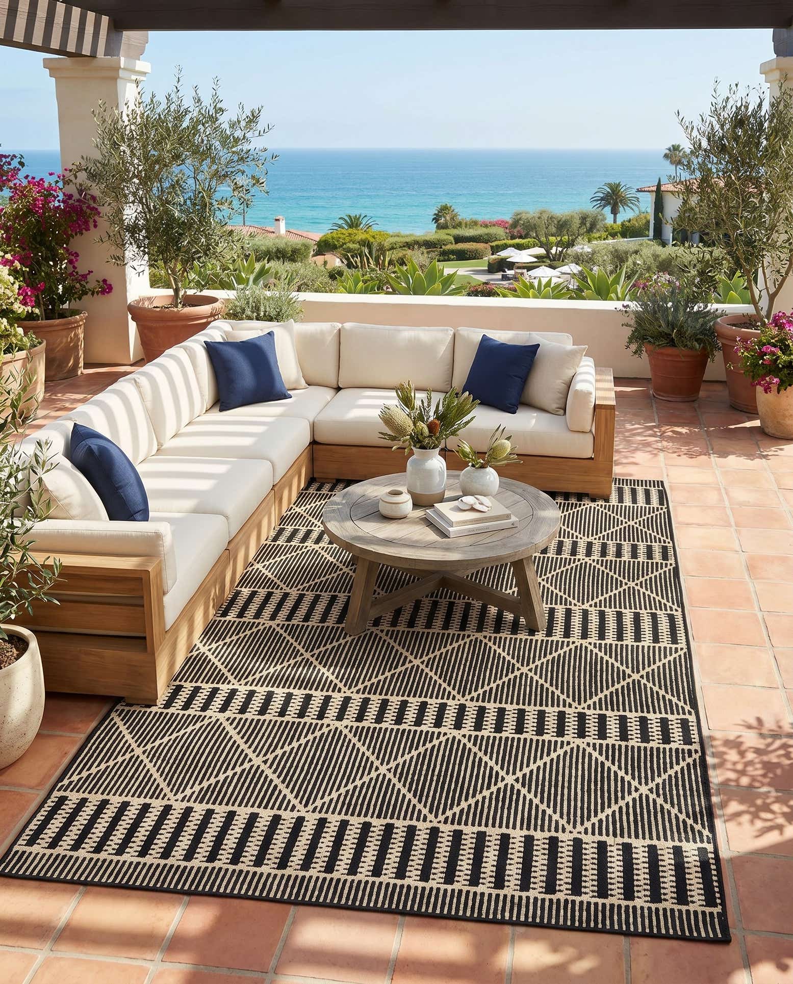 5' 3 x 8' Easy-Clean Trellis Indoor / Outdoor Rug