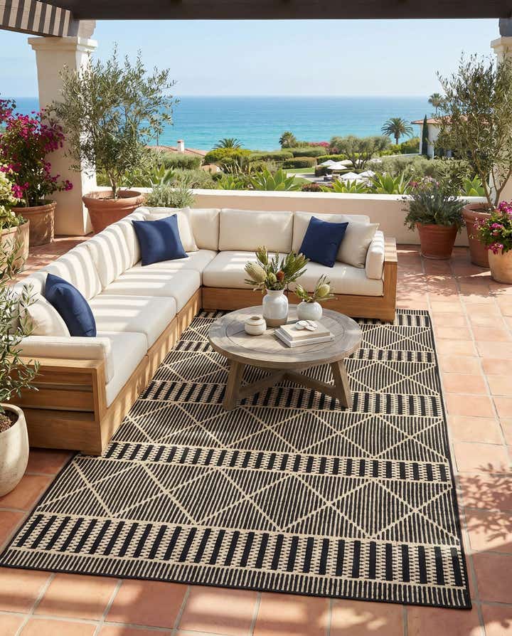 5' 3 x 8' Easy-Clean Trellis Indoor / Outdoor Rug