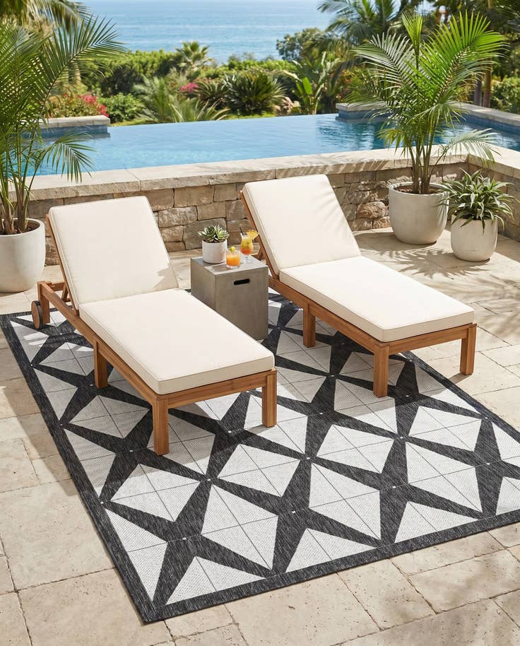 Detail image of 7' x 10' Easy-Clean Modern Indoor / Outdoor Rug