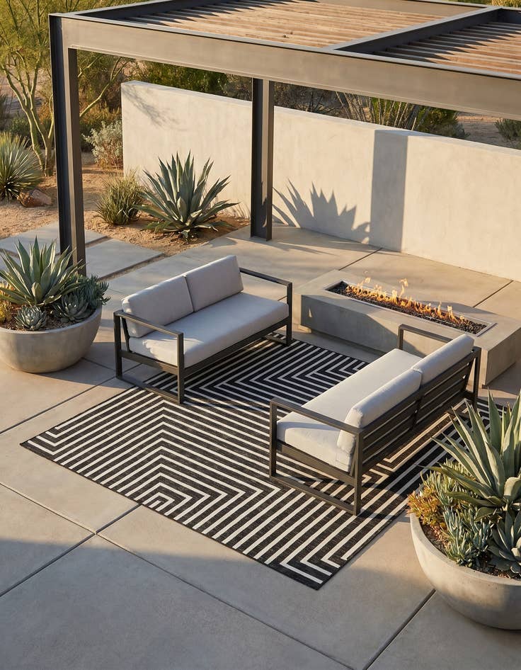 Detail image of 7' 10 x 7' 10 Easy-Clean Modern Indoor / Outdoor Square Rug